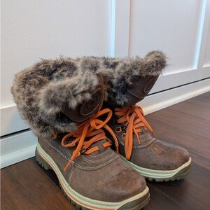 Santana Canada Brown Fur-Lined Boots with Orange Laces